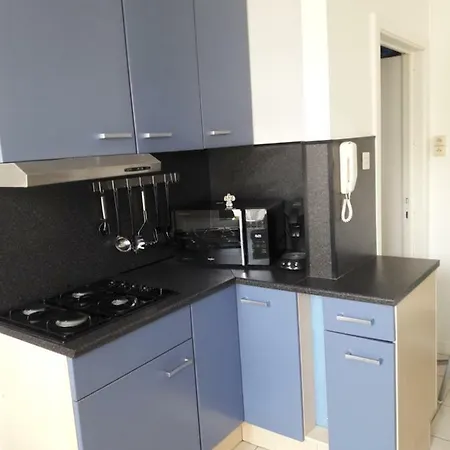 2 Slaapkamer Op De Zeedijk Oostende. * Ostend
