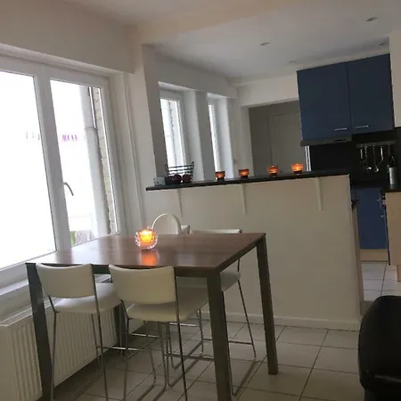 2 Slaapkamer Op De Zeedijk Oostende. Apartment